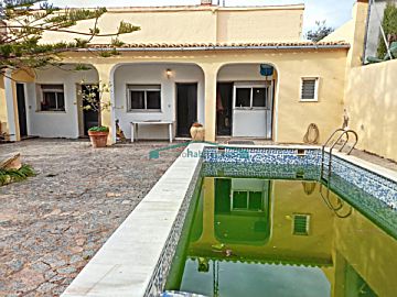 Foto Venta de casa con piscina y terraza en Turís, Urb. montur