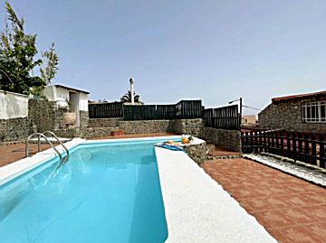 Foto Venta de casa con piscina y terraza en Siete Palmas (Las Palmas G. Canaria), Siete Palmas