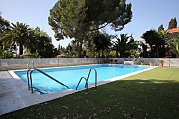 Imagen 1 Venta de piso con piscina en Nueva Andalucía (Marbella (Municipio))